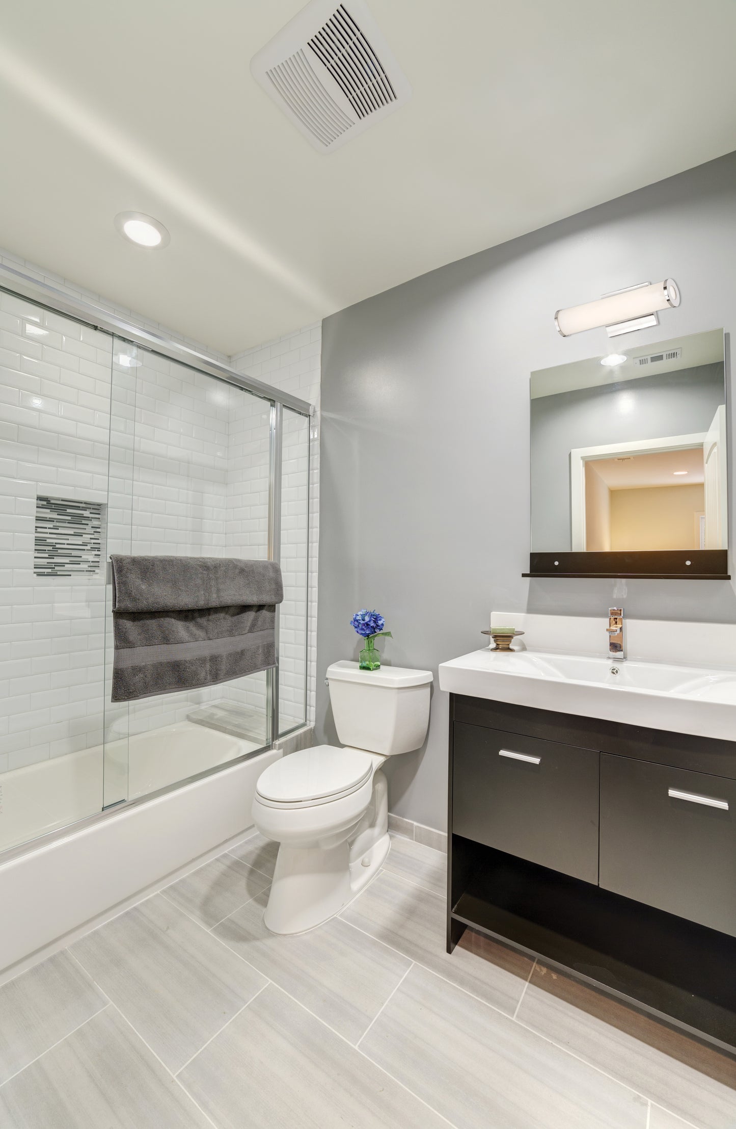 Saber - 14" LED Vanity with White Acrylic Diffuser - Polished Nickel Finish